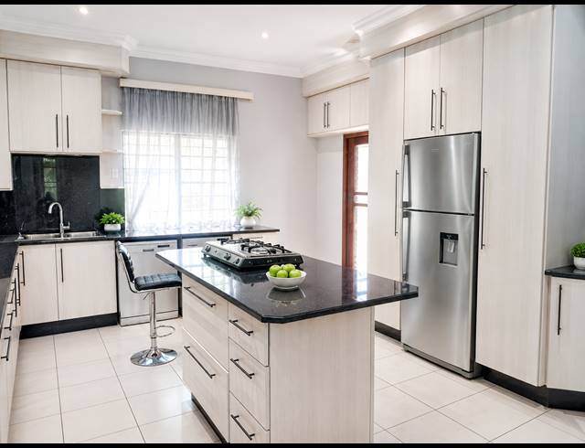 3 BEDROOM FREEHOLD FOR SALE IN NORTHMEAD